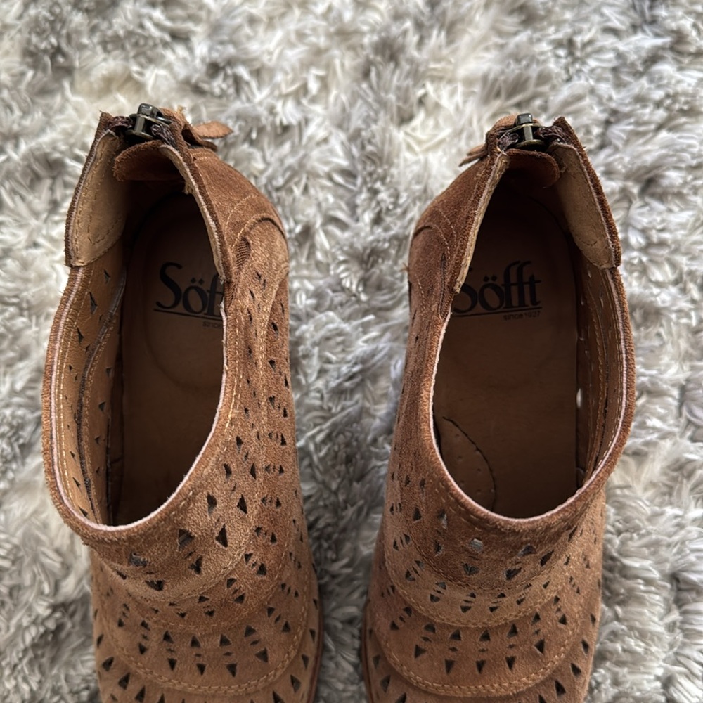 Sofft Westwood II 2 Pergorated Ankle Booties - Picture 6 of 10